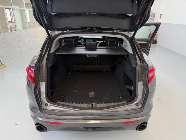 ALFA ROMEO Stelvio usata, con Sistema di avviso di distanza
