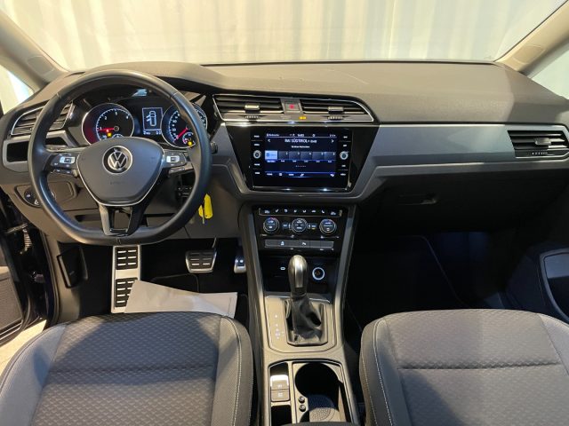 VOLKSWAGEN Touran usata, con Autoradio