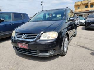 VOLKSWAGEN Touran usata, con Autoradio