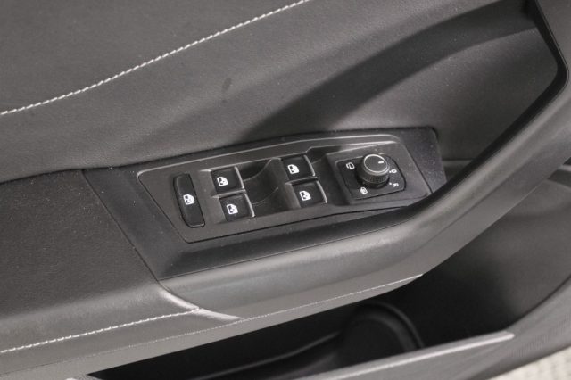 VOLKSWAGEN T-Roc usata, con Fari LED