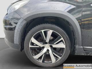 PEUGEOT 2008 usata, con Sensori di parcheggio posteriori
