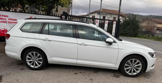 VOLKSWAGEN Passat Variant usata, con Airbag testa