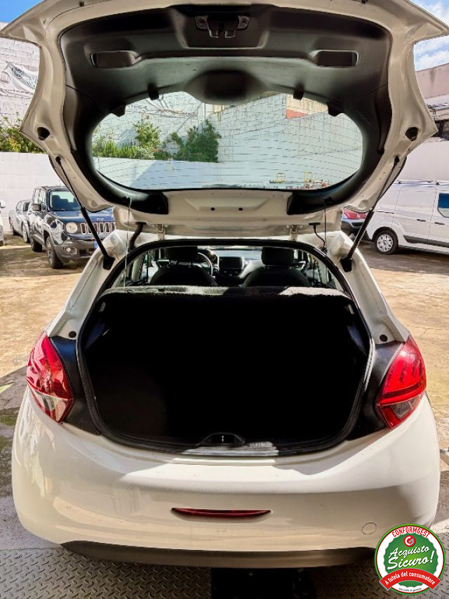 PEUGEOT 208 usata, con Luci diurne LED