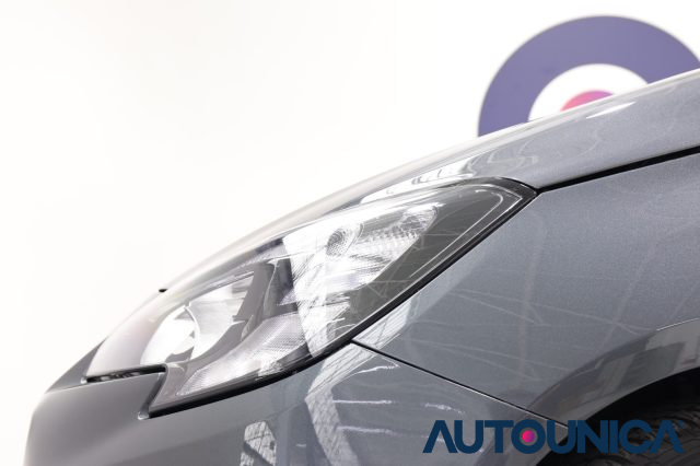 OPEL Corsa usata, con Autoradio digitale