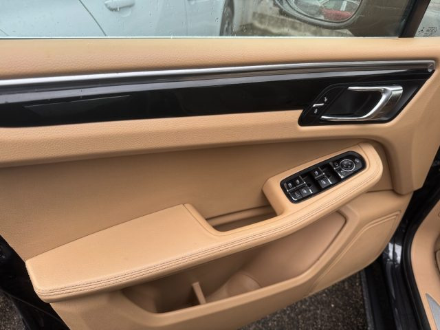 PORSCHE Macan usata 15