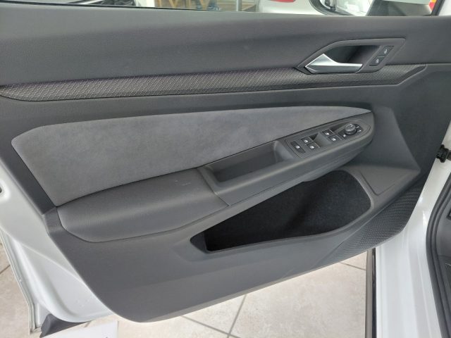 VOLKSWAGEN Golf usata, con Sensori di parcheggio posteriori