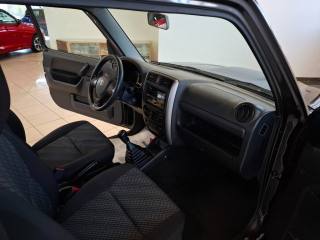 SUZUKI Jimny usata, con Servosterzo