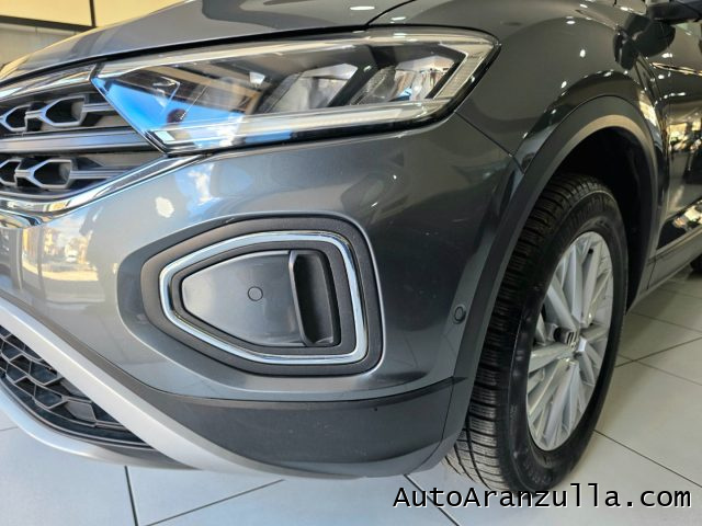 VOLKSWAGEN T-Roc usata, con Leve al volante
