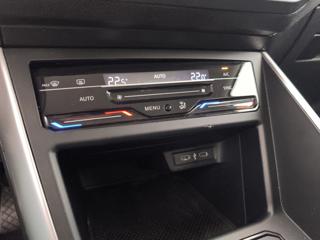VOLKSWAGEN Taigo usata, con USB