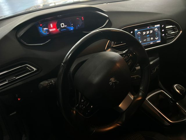 PEUGEOT 308 usata, con Autoradio