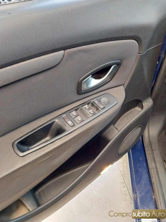 RENAULT Scenic usata 23