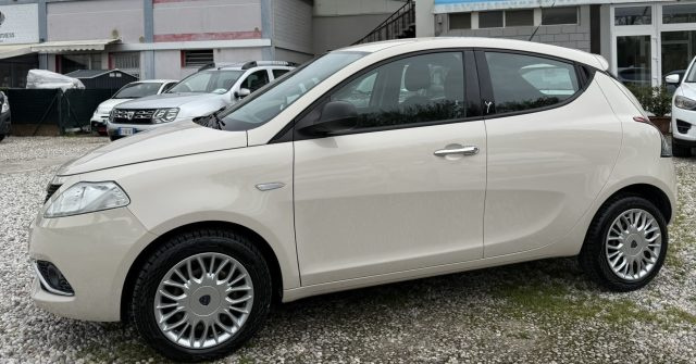 LANCIA Ypsilon usata, con Autoradio