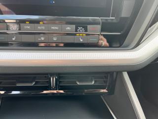 VOLKSWAGEN Touareg usata, con Autoradio