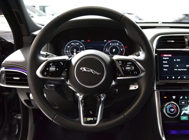 JAGUAR XE usata, con Cruise Control