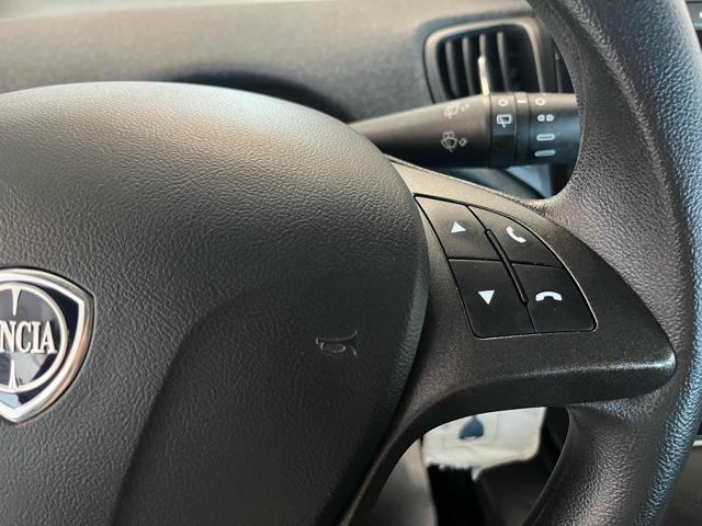 LANCIA Ypsilon usata, con Hill holder