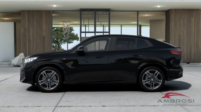 BMW iX2 usata 2