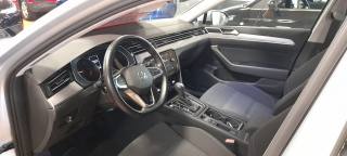 VOLKSWAGEN Passat usata, con Sistema di navigazione