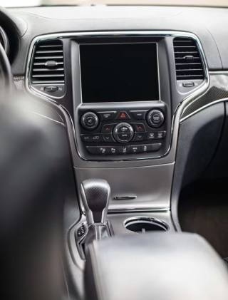 JEEP Grand Cherokee usata, con Autoradio