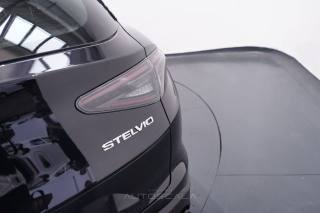 ALFA ROMEO Stelvio usata, con Specchietti laterali elettrici
