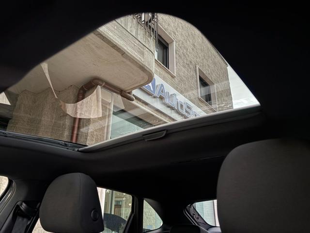 VOLKSWAGEN Taigo usata, con Luci diurne