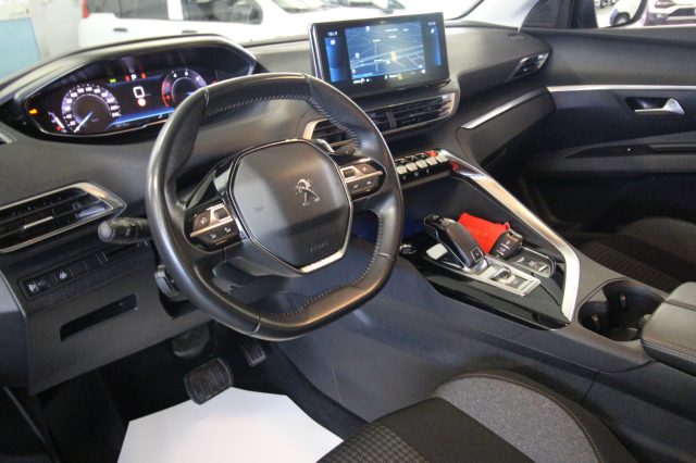 PEUGEOT 5008 usata, con Boardcomputer