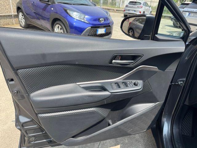 TOYOTA C-HR usata, con Climatizzatore