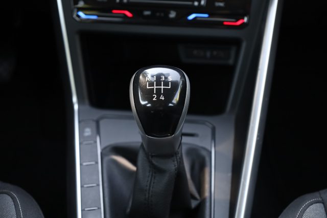 VOLKSWAGEN Taigo usata, con Luci diurne LED