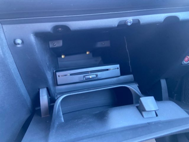 PEUGEOT 2008 usata, con USB