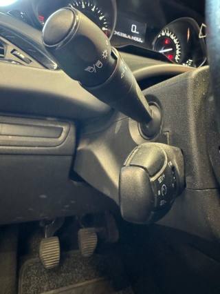PEUGEOT 208 usata, con USB