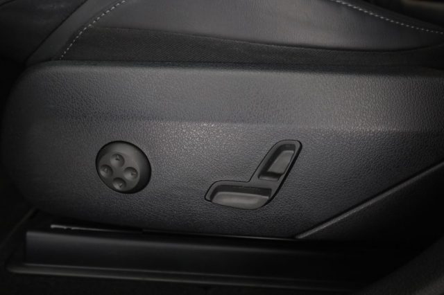 MERCEDES-BENZ GLC 220 usata 13