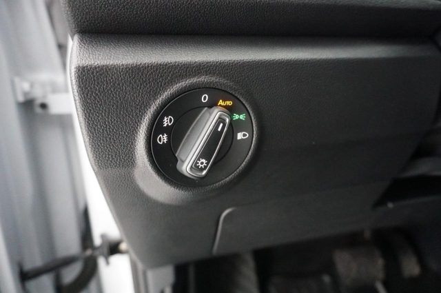 VOLKSWAGEN T-Roc usata, con Leve al volante