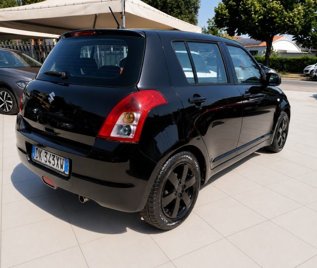 SUZUKI Swift usata, con Autoradio