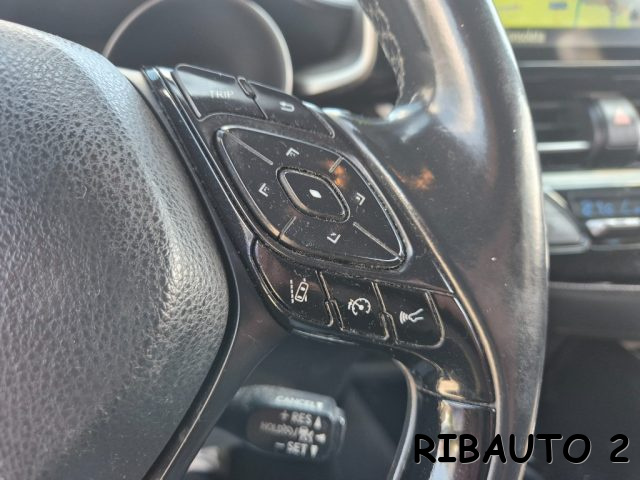 TOYOTA C-HR usata, con USB