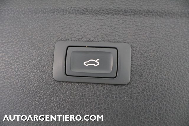 AUDI Q5 usata, con Sensori di parcheggio anteriori