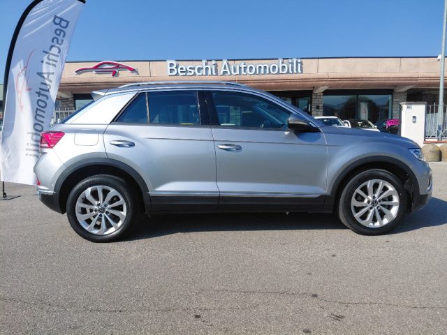VOLKSWAGEN T-Roc usata, con Leve al volante