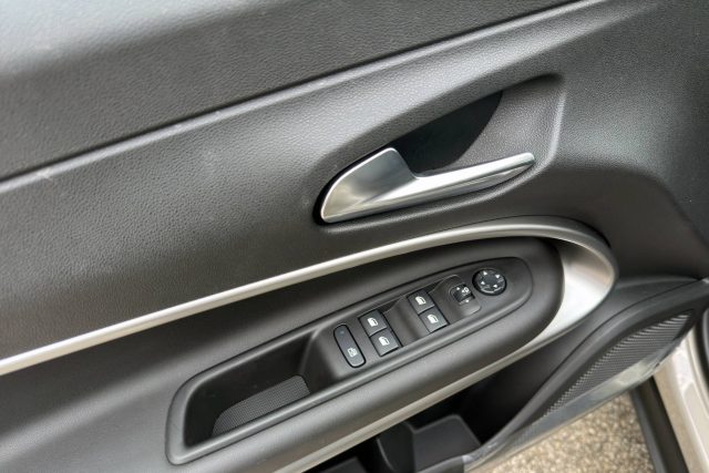 JEEP Avenger usata, con Bluetooth