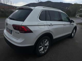 VOLKSWAGEN Tiguan usata, con Autoradio
