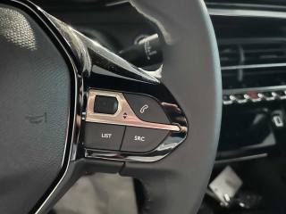 PEUGEOT 2008 usata, con Sensori di parcheggio posteriori