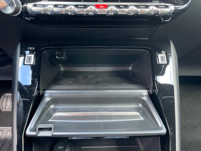 PEUGEOT 2008 usata, con Autoradio digitale