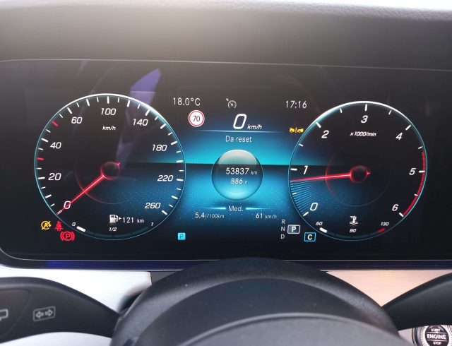 MERCEDES-BENZ E 200 usata, con Fari Xenon