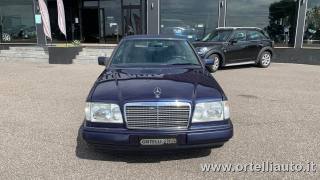 MERCEDES-BENZ E 200 usata, con Cerchi in lega