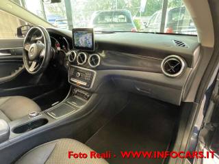 MERCEDES-BENZ CLA 180 usata, con Leve al volante