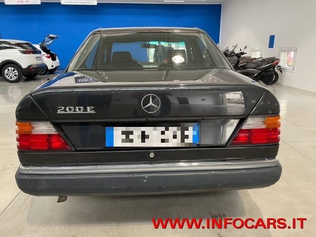 MERCEDES-BENZ 200 usata 10