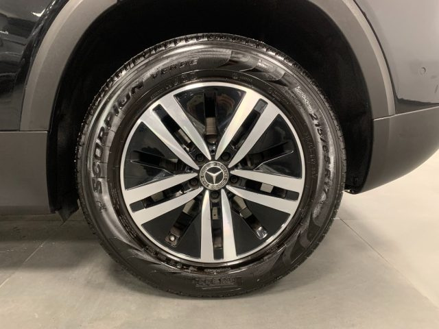 MERCEDES-BENZ GLB 200 usata, con Controllo vocale