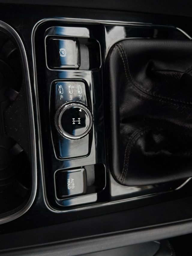 SSANGYONG REXTON usata, con Autoradio digitale