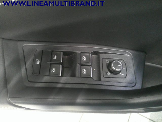VOLKSWAGEN T-Roc usata, con USB