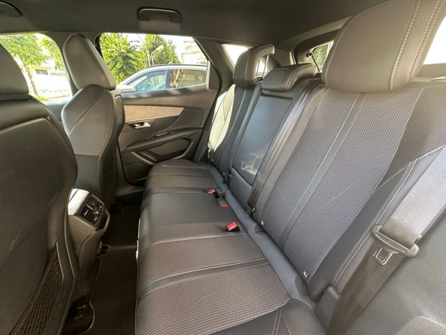 PEUGEOT 3008 usata, con Airbag
