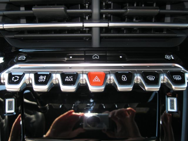 PEUGEOT 2008 usata, con Fari LED