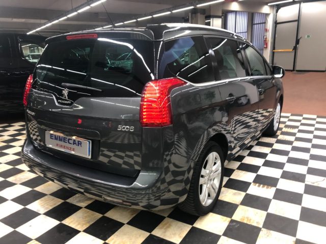 PEUGEOT 5008 usata, con Autoradio