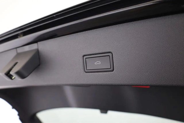 VOLKSWAGEN T-Roc usata, con Controllo automatico clima